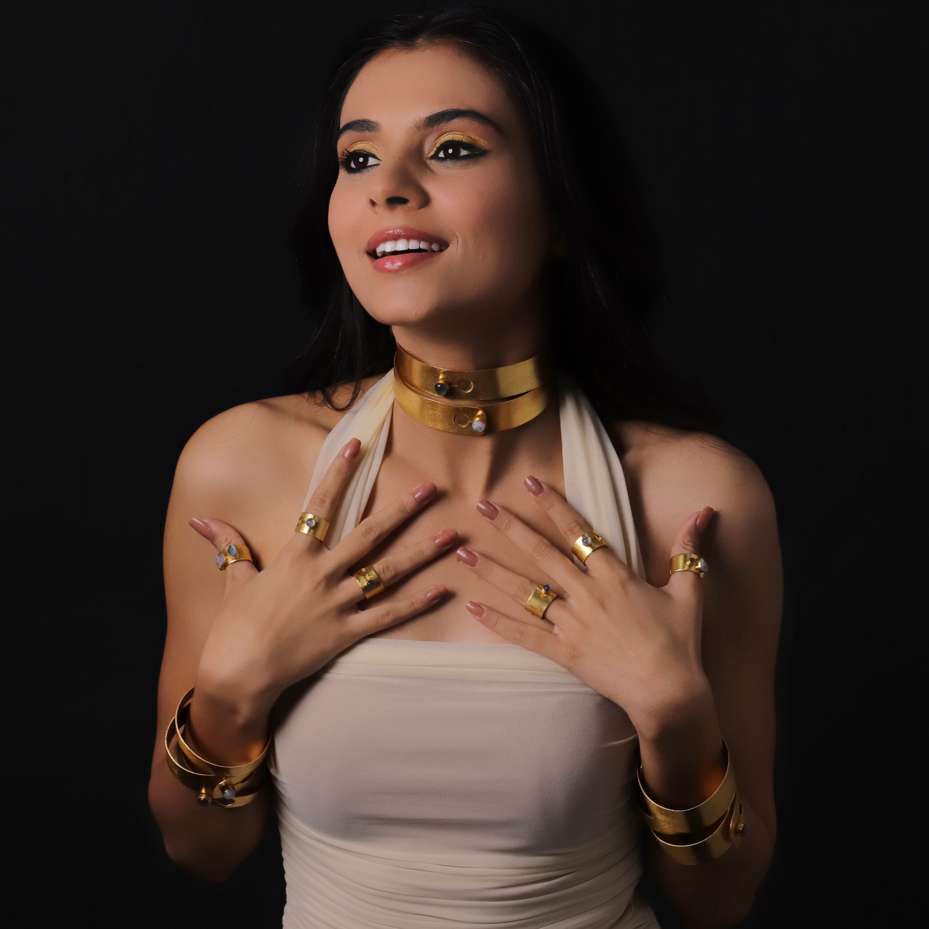 Keyhole Choker in Labradorite in Labradorite, gold plated, handcrafted gemstone necklace Singapore