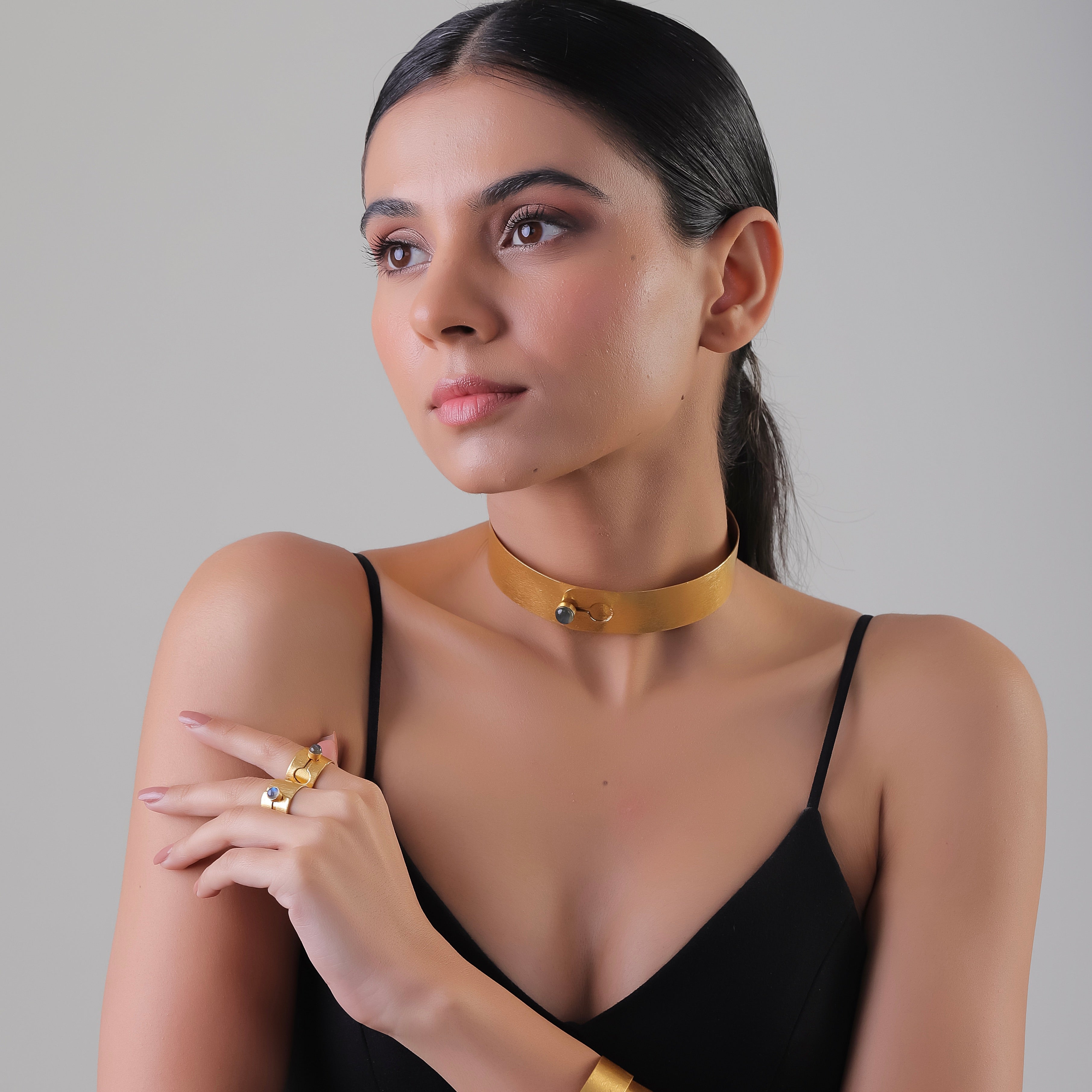Keyhole Choker in Labradorite in Labradorite, gold plated, handcrafted gemstone necklace Singapore