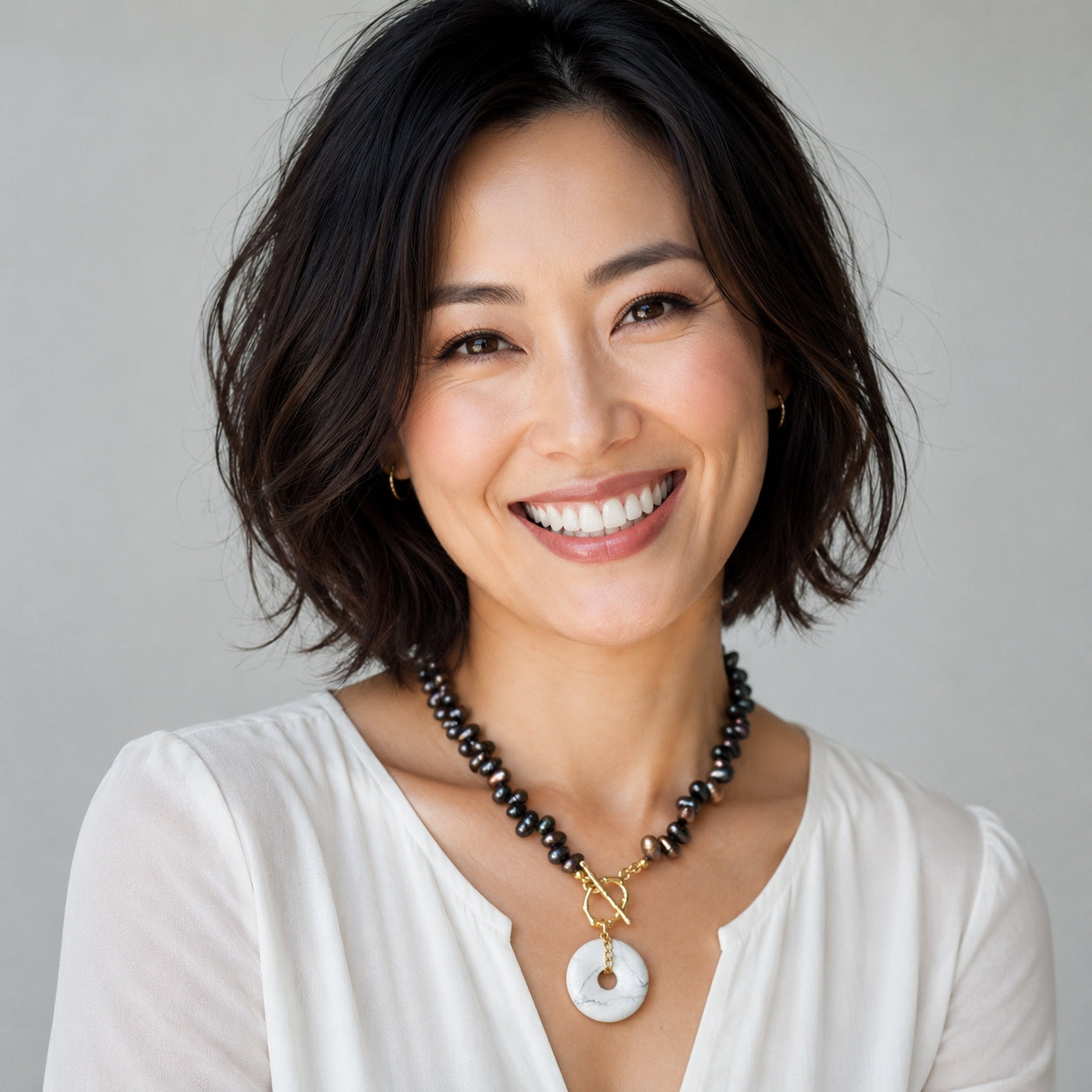 Modern Ming Peacock Pearl Necklace with Howlite Pi Disc